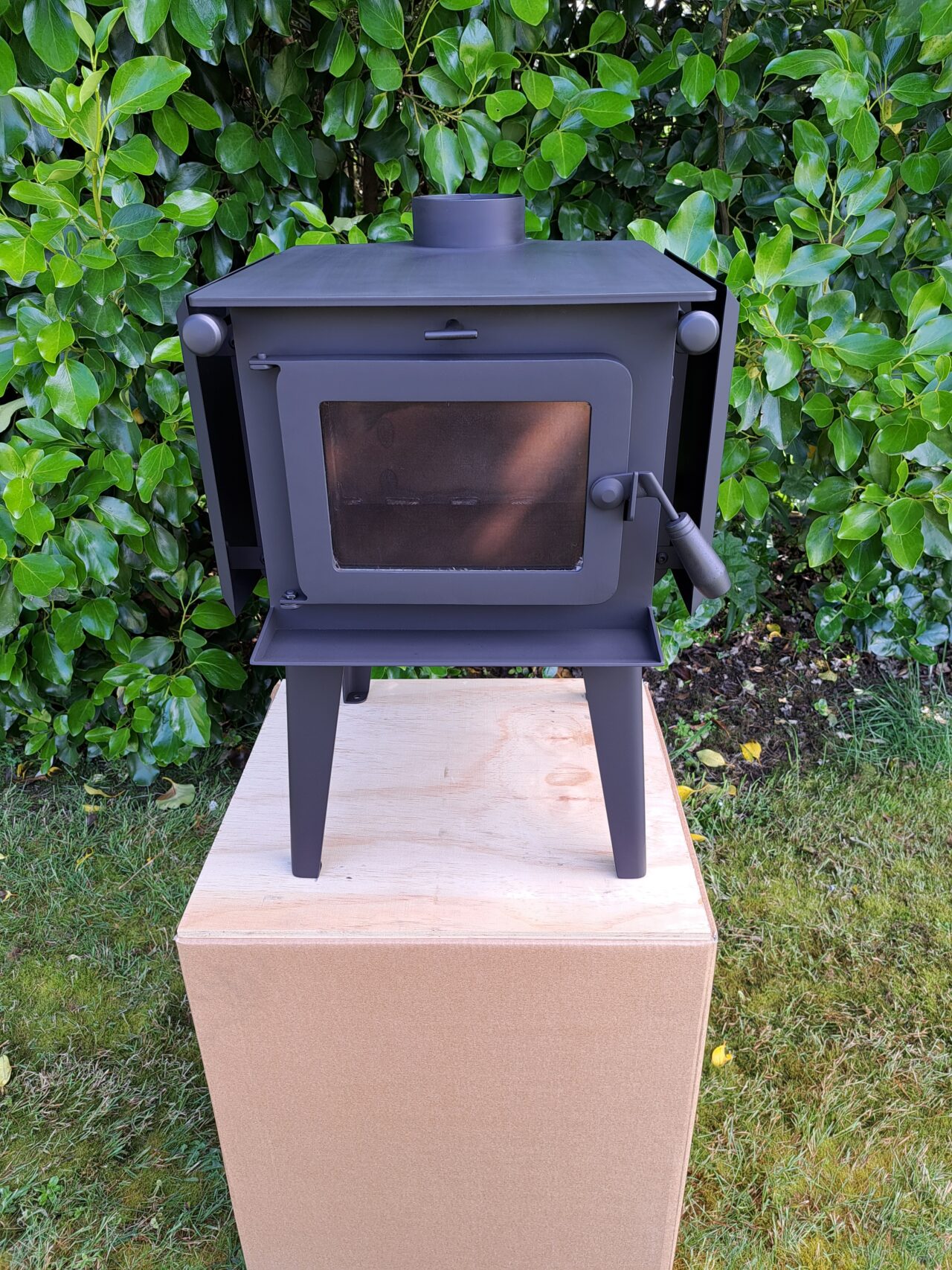 The Little Honey Woodburner - Compact, burns overnight wood stove